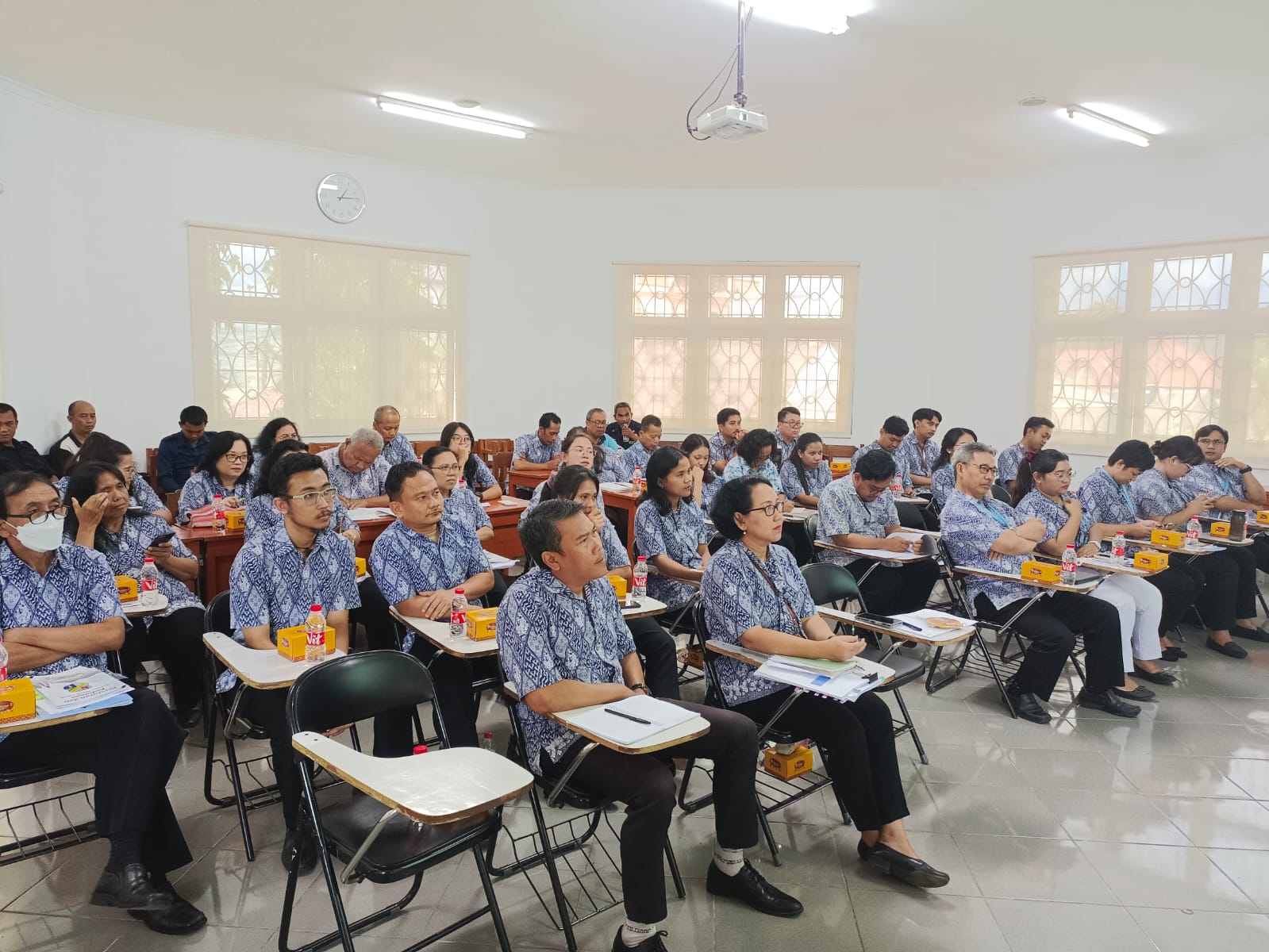 Rapat Koordinasi Guru Karyawan